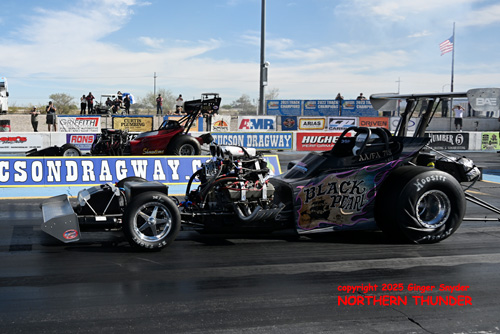 Mike Halstead - 'Black Pearl' (near lane) vs 
Donnie Massey - 'Showtime' (far lane)